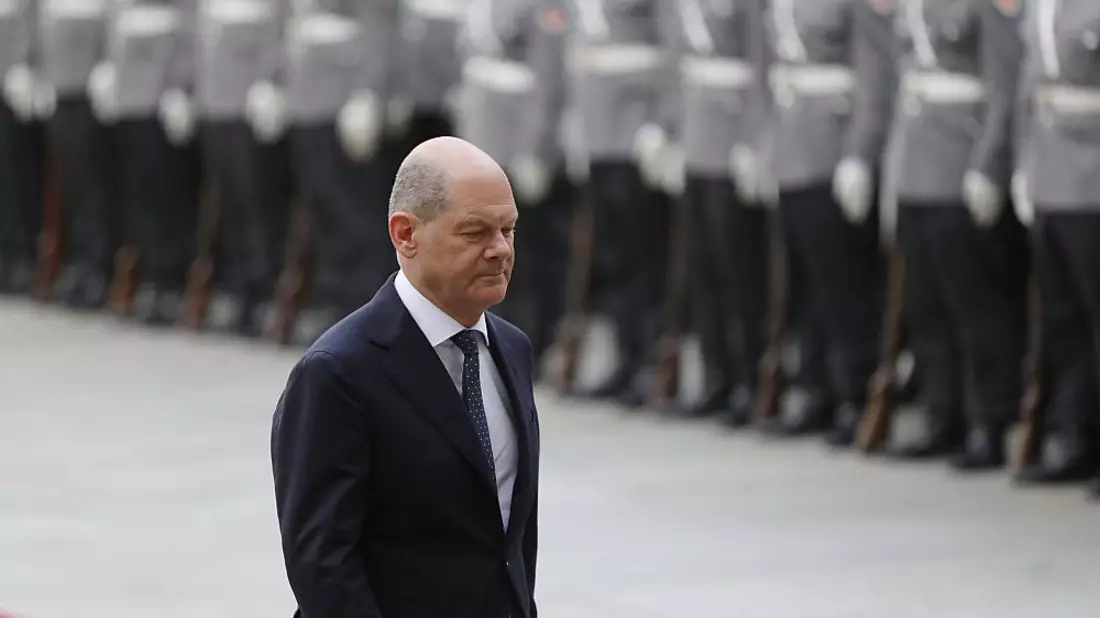 Olaf Scholz vor Bundeswehr-Soldaten des Wachbataillons (Archiv) - Bild: über dts Nachrichtenagentur