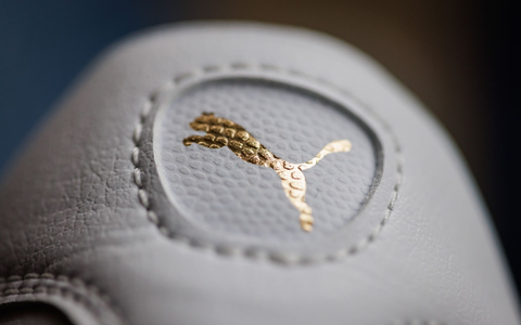 Das Logo des Sportartikelherstellers Puma. - Foto: Daniel Karmann/dpa