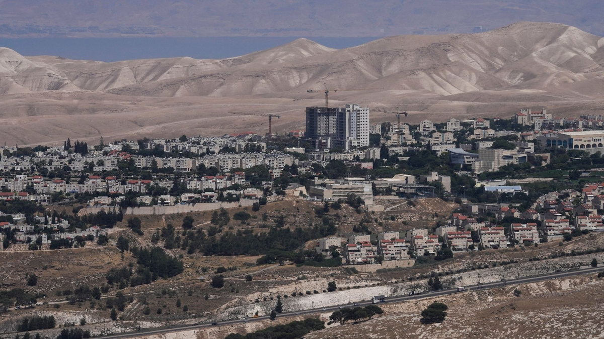 Die israelische Siedlung Maale Adumim im Westjordanland. - Foto: Mahmoud Illean/AP/dpa