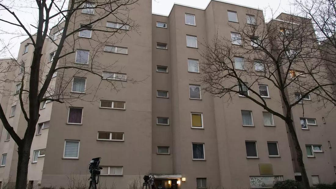Das Mehrfamilienhaus im Berliner Stadtteil Kreuzberg, in dem die frühere RAF-Terroristin Daniela Klette wohnte. - Bild: Paul Zinken/dpa