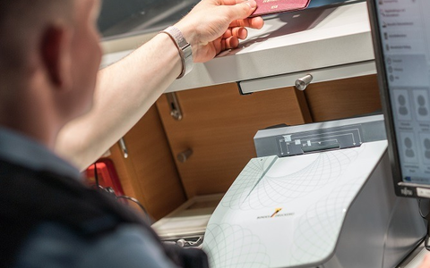 BPOLI EF: Teure Urlaubsreise - Bundespolizei stoppt Passagier bei der Ausreise am Flughafen Erfurt-Weimar - Foto: presseportal.de