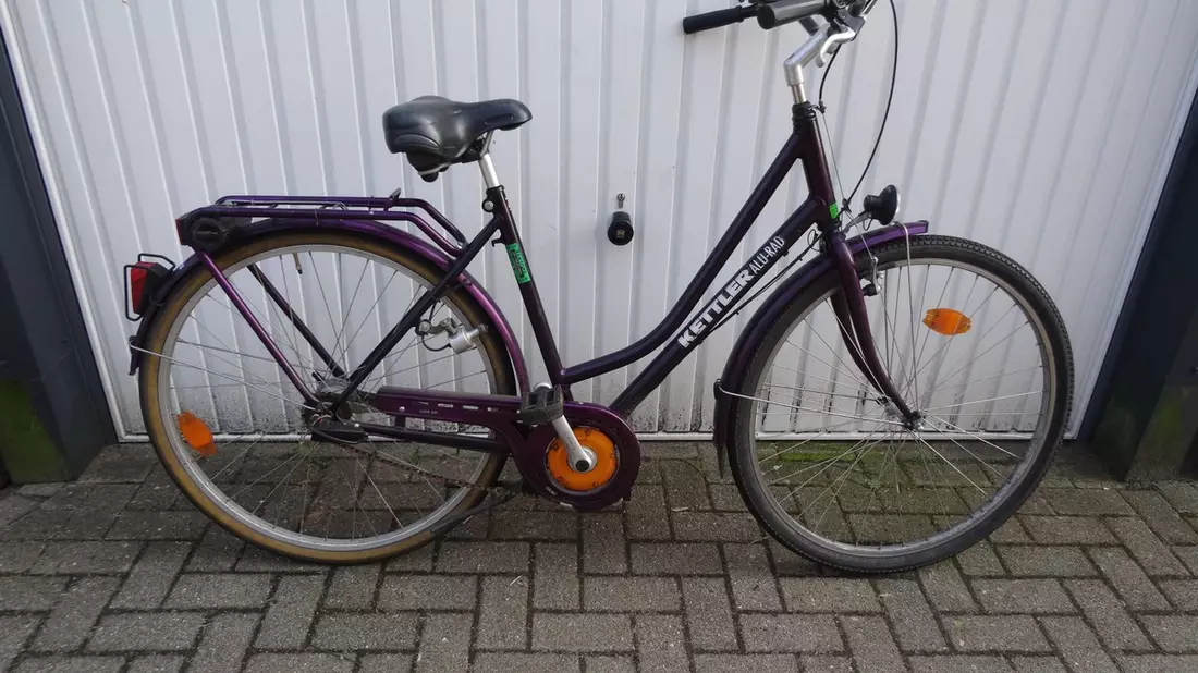 POL-STD: Polizei Buxtehude sucht unbekannte Fahrradeigentümerin, Polizei Harsefeld warnt vor Dieb aus geparkten Autos - Bild: presseportal.de