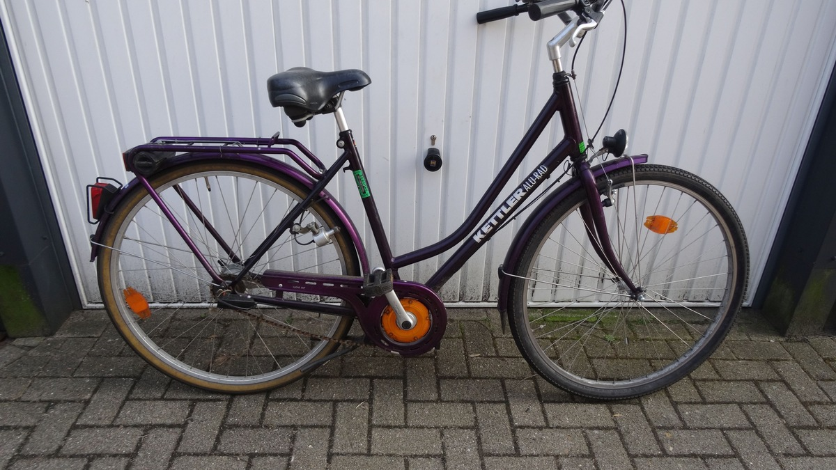 POL-STD: Polizei Buxtehude sucht unbekannte Fahrradeigentümerin, Polizei Harsefeld warnt vor Dieb aus geparkten Autos - Foto: presseportal.de