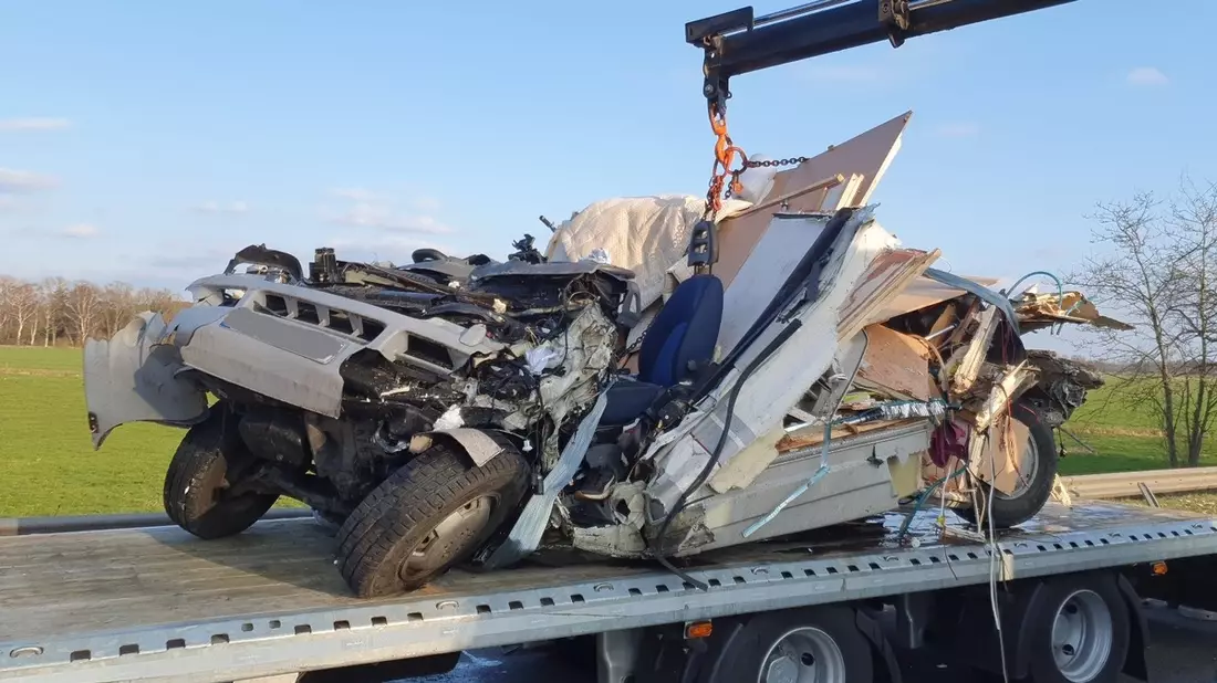POL-WL: Schwerer Verkehrsunfall mit fünf beteiligten Fahrzeugen - Bild: presseportal.de