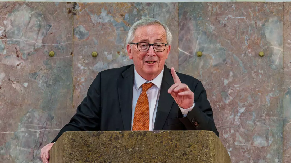 Jean-Claude Juncker warnt die EVP vor einer Zusammenarbeit mit Giorgia Meloni. Dies käme einer Verharmlosung der extremen Rechten gleich, sagt der ehemalige EU-Kommissionspräsident. - Bild: Andreas Arnold/dpa