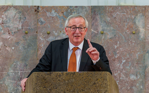 Ex-EU-Kommissionschef Juncker zeigt sich beunruhigt, dass eine Reihe von Ländern innerhalb des Schengen-Raums wieder Grenzkontrollen machen. (Archivbild) - Foto: Andreas Arnold/dpa