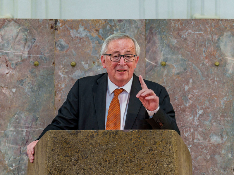 Ex-EU-Kommissionschef Juncker zeigt sich beunruhigt, dass eine Reihe von Ländern innerhalb des Schengen-Raums wieder Grenzkontrollen machen. (Archivbild) - Foto: Andreas Arnold/dpa
