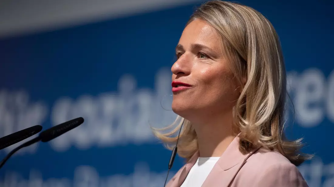 Es werde Zeit, dass der Kanzler sich zur Kindergrundsicherung äußere, so VdK-Chefin Verena Bentele. - Bild: Christophe Gateau/dpa
