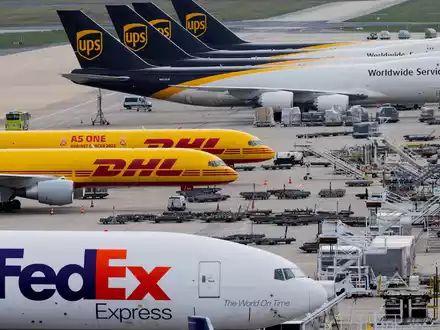 Die Gewerkschaft Verdi hat die zunächst auf Frankfurt und Hamburg beschränkten Warnstreiks der Luftsicherheitskräfte auf den Flughafen Köln/Bonn ausgedehnt. - Foto: Rolf Vennenbernd/dpa