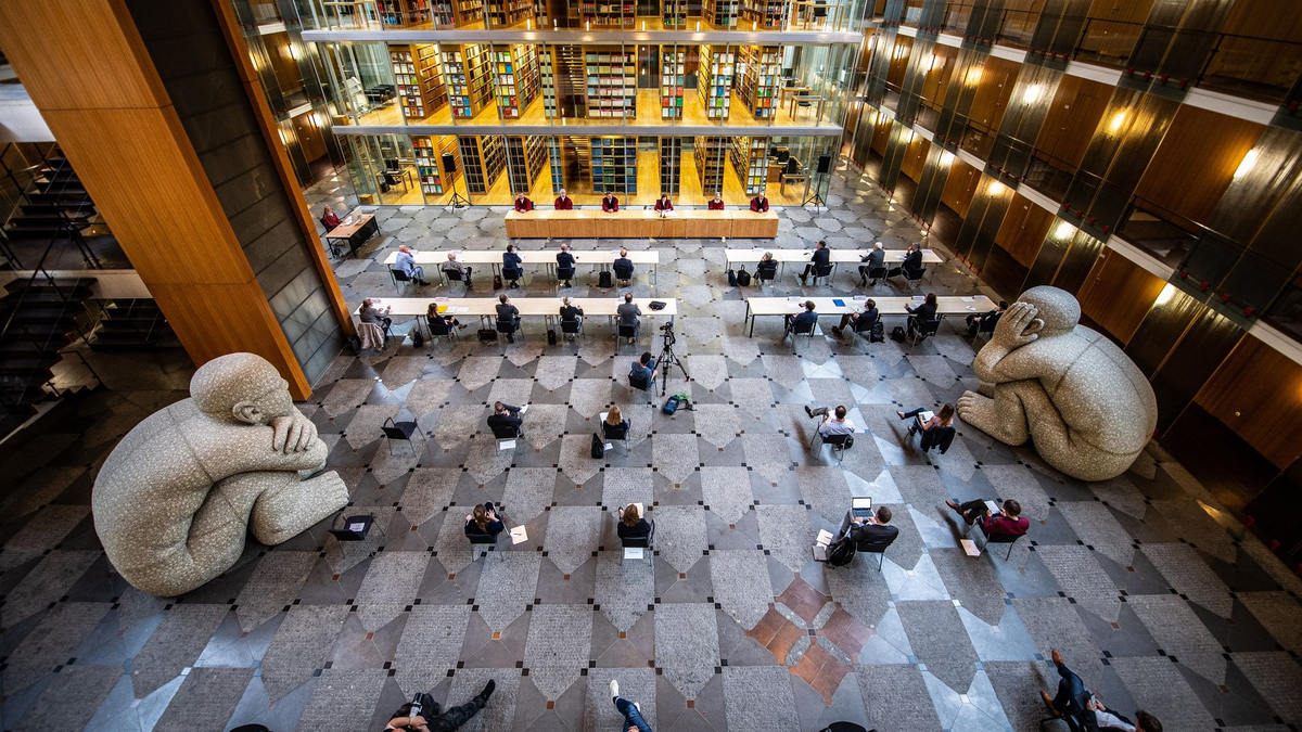 Für die mündliche Berufungsverhandlung im Streit zwischen der AfD und dem Verfassungsschutz hat sich das Gericht erneut gegen den größten Sitzungssaal und für die große Halle entschieden. - Foto: Guido Kirchner/dpa