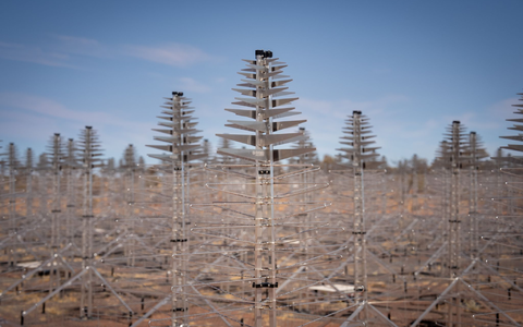 Bereits im Oktober 2023 wurden Prototypen der SKA-Low-Antennen in dem Murchison-Radioastronomie-Observatorium installiert. - Foto: Ska Observatory/SKA OBSERVATORY/AAP/dpa Bereits im Oktober 2023 wurden Prototypen der SKA-Low-Antennen in dem Murchison-Radioastronomie-Observatorium installiert. - Foto: Ska Observatory/SKA OBSERVATORY/AAP/dpa