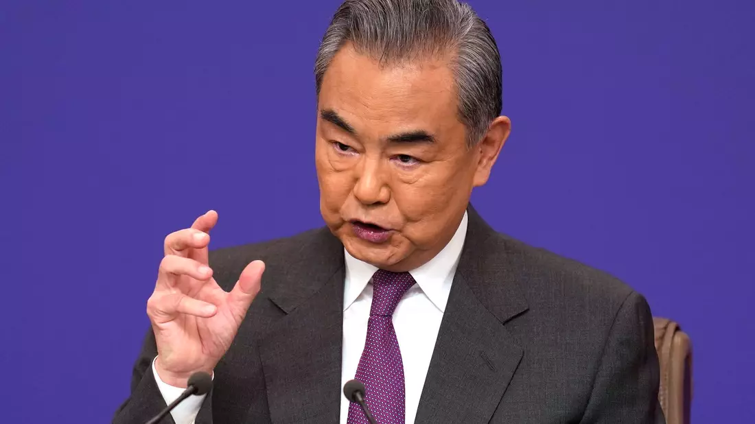 Kritisiert, dass «bestimmte Länder» darauf bestehen, weiter mit Taiwan offizielle Beziehungen zu unterhalten: Wang Yi. - Bild: Ng Han Guan/AP/dpa