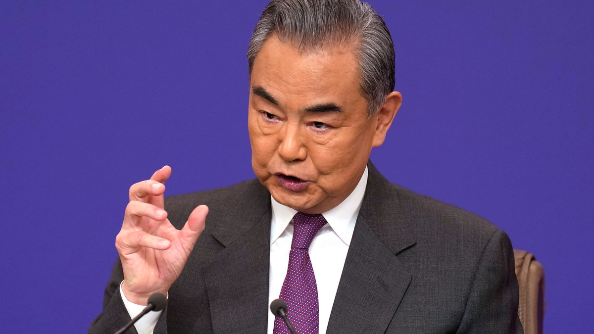 «Es kann keine Entschuldigung für die Tötung von Zivilisten geben»: Wang Yi. - Foto: Ng Han Guan/AP/dpa