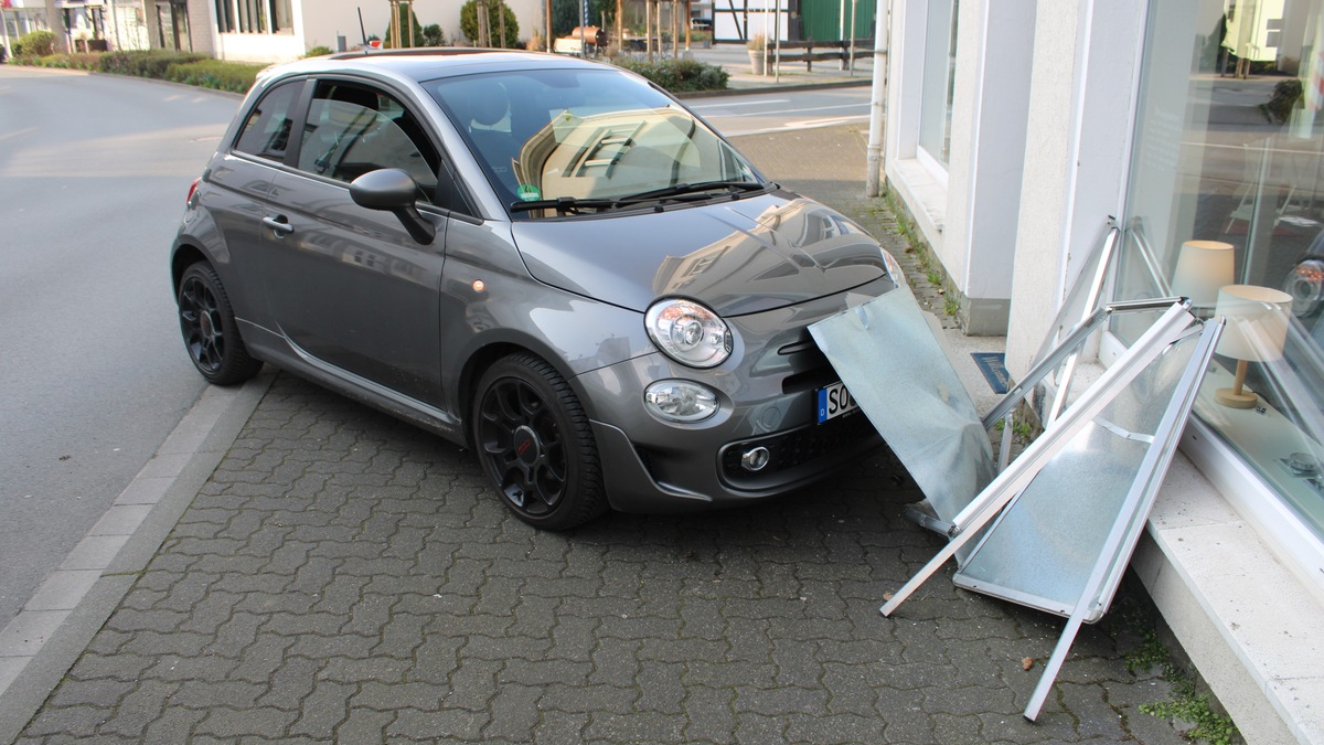 POL-SO: Rehe auf der Straße - Auto überschlägt sich - Foto: presseportal.de
