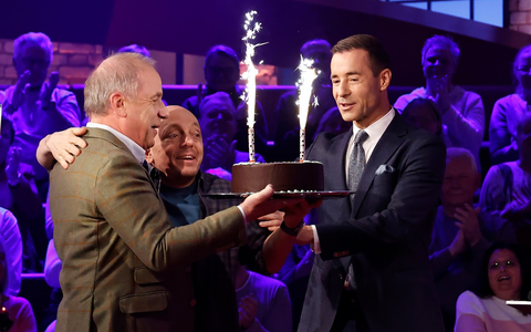 Wer weiß denn sowas? - Süße Überraschung für Bernhard Hoëcker | Das Wissensquiz vom 18. bis 22. März 2024, um 18:00 Uhr im Ersten - Foto: presseportal.de Wer weiß denn sowas? - Süße Überraschung für Bernhard Hoëcker | Das Wissensquiz vom 18. bis 22. März 2024, um 18:00 Uhr im Ersten - Foto: presseportal.de