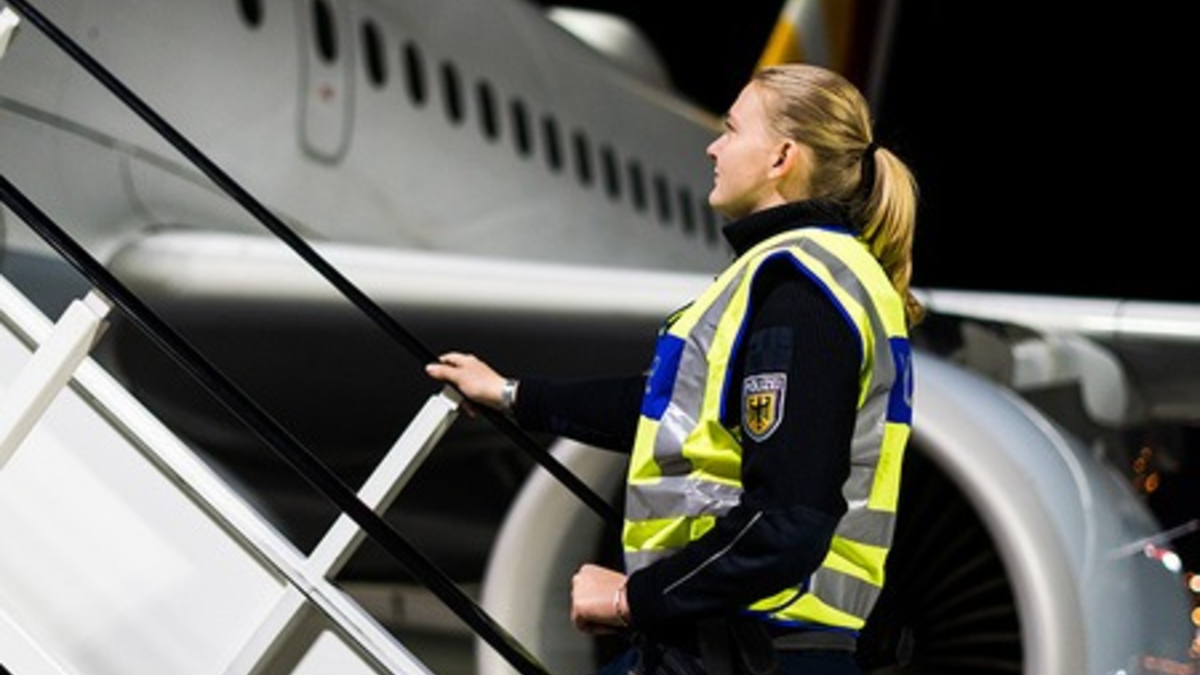 Bundespolizeidirektion München: 838 Tage unerlaubt in Europa/ Bundespolizei weist Albaner ins Heimatland zurück - Foto: presseportal.de