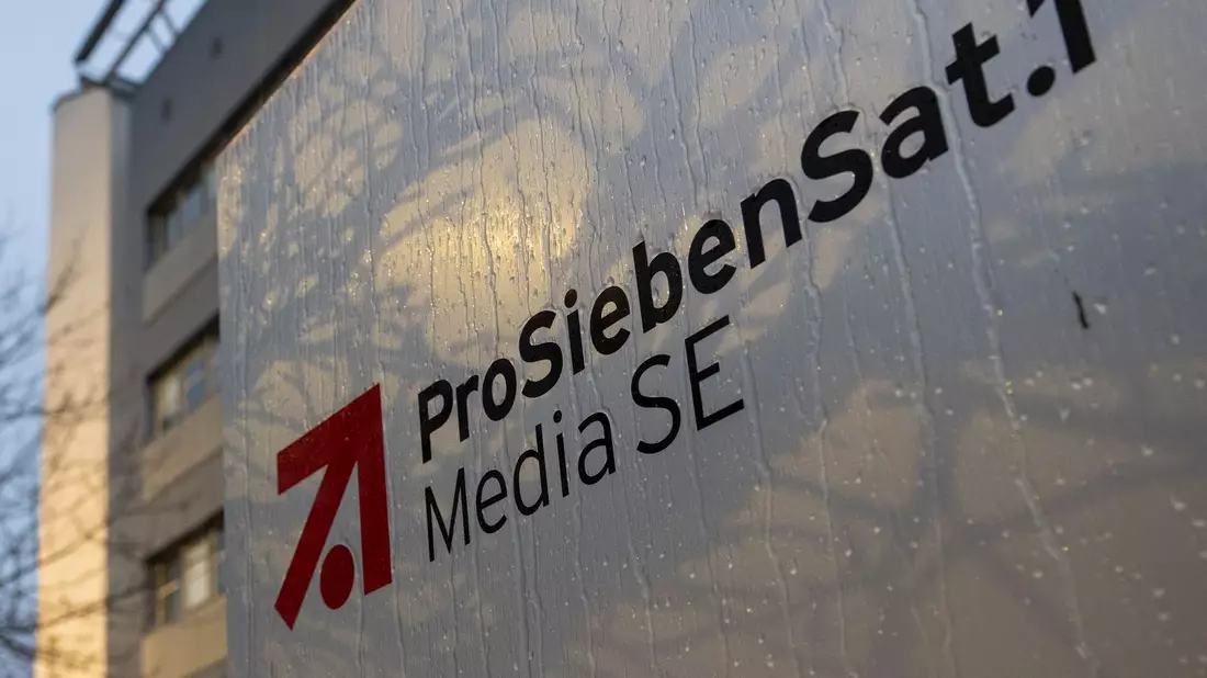 Das Logo der ProSiebenSat.1 Media SE in Unterföhring. - Bild: Lennart Preiss/dpa
