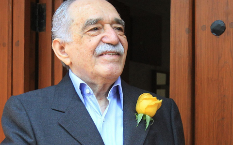 Der Literaturnobelpreisträger Gabriel García Márquez 2014  vor seinem Haus in Mexiko-Stadt. - Foto: Mario Guzman/epa efe/dpa