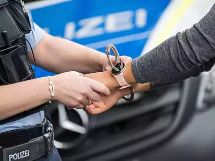 BPOL-BadBentheim: Intensivtäterin am Hauptbahnhof verhaftet - Foto: presseportal.de