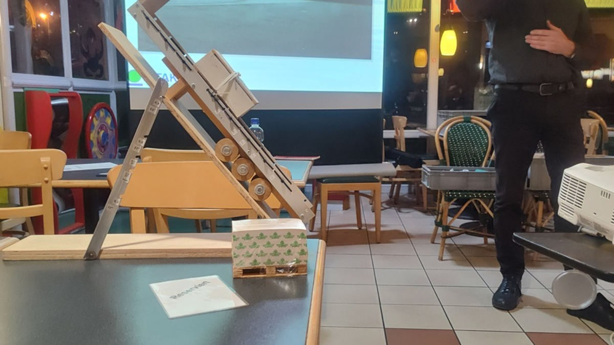 POL-ROW: Container-Transporte beim Fernfahrerstammtisch - Foto: presseportal.de