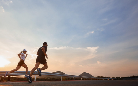 Der neue digitale Sportcoach geht an den Start / Werden Sie jetzt ein VIACTIV MeterMacher / Meter sammeln, alleine oder im Team und gesund in Bewegung bleiben - Foto: presseportal.de