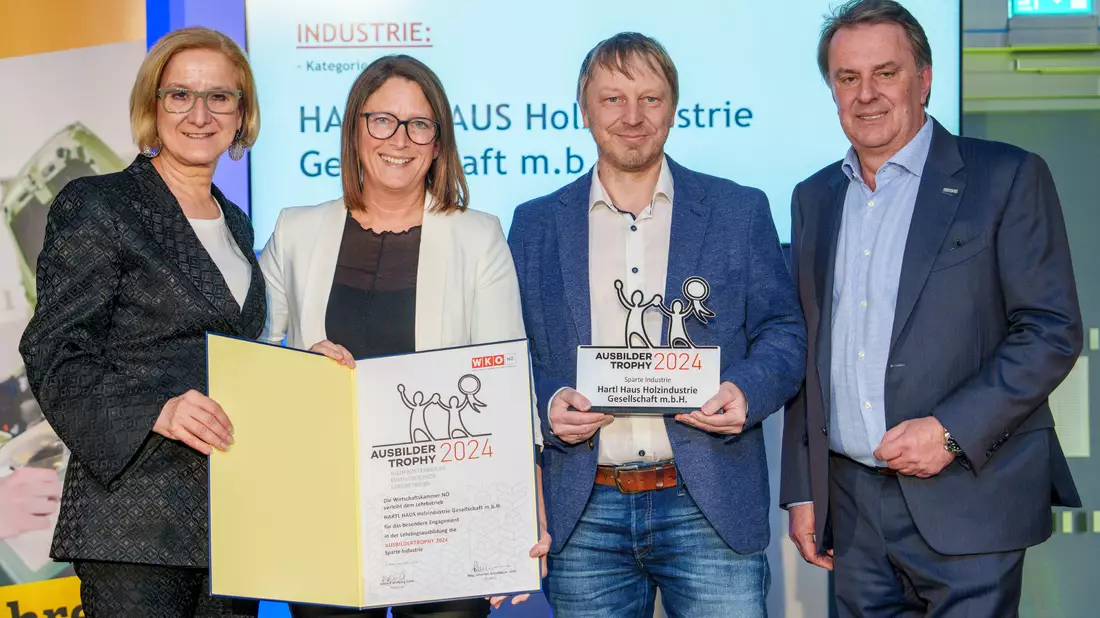 HARTL HAUS Auszeichnung Ausbilder-Trophy - Bild: Josef Bollwein über pressetext.de