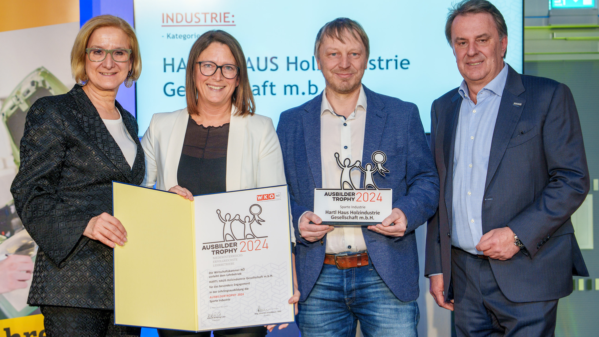 HARTL HAUS Auszeichnung Ausbilder-Trophy - Foto: Josef Bollwein über pressetext.de