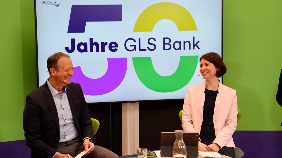 9,9 Milliarden Gründe für eine sozial-ökologische Bank - Foto: presseportal.de