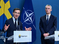 Der schwedische Premier Ulf Kristersson (l.) und Nato-Chef Jens Stoltenberg während einer Pressekonferenz in Stockholm. - Foto: Jonas Ekströmer/TT News Agency/AP/dpa