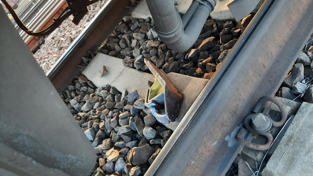 BPOLI DD: Zeugenaufruf: Gefährlicher Eingriff in den Bahnverkehr im Bereich Dresden-Friedrichstadt - Foto: presseportal.de