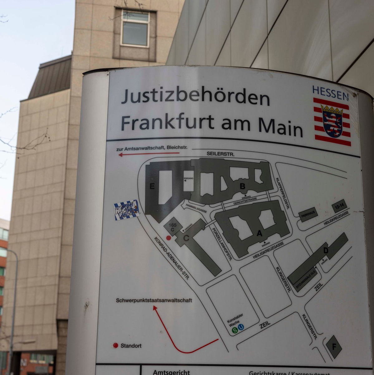 Der Prozess findet am Frankfurter Landgericht statt. - Foto: Helmut Fricke/dpa