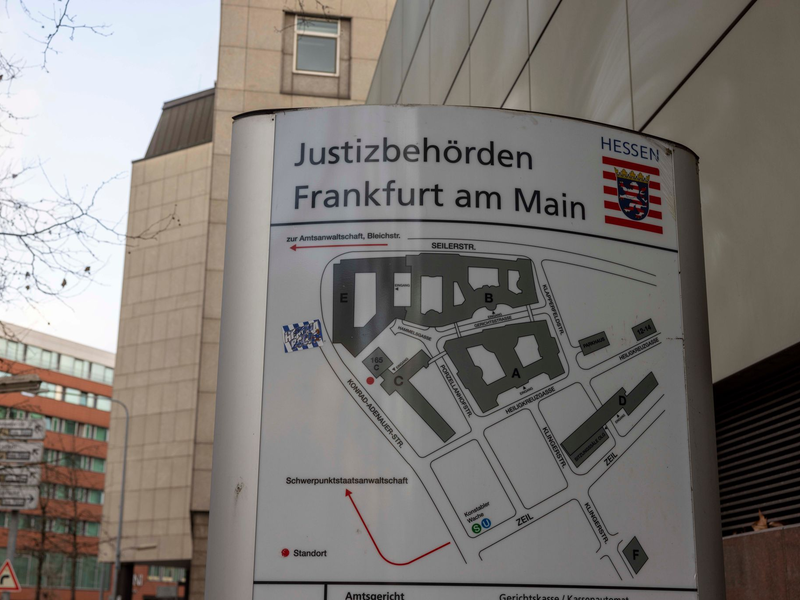 Der Prozess findet am Frankfurter Landgericht statt. - Foto: Helmut Fricke/dpa