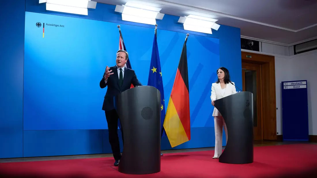 Außenministerin Annalena Baerbock traf sich mit ihrem britischen Amtskollegen David Cameron zu Gesprächen in Berlin. - Bild: Bernd von Jutrczenka/dpa