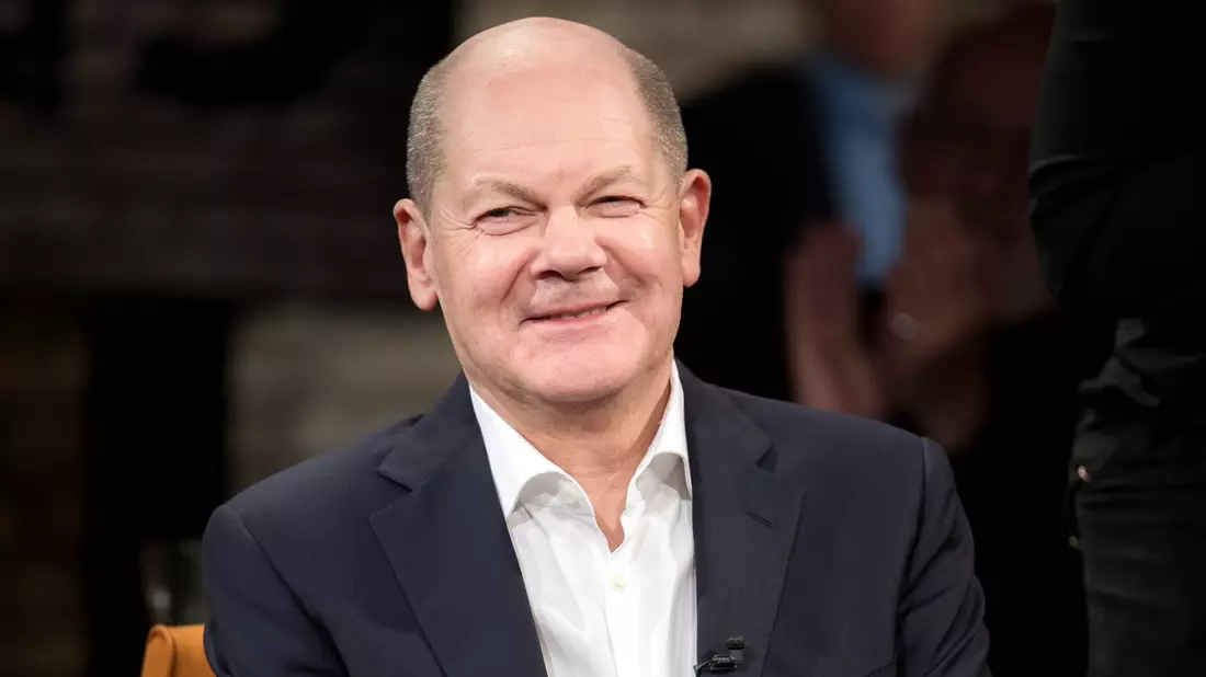 In der Talkshow «3nach9» lobt Bundeskanzler Olaf Scholz die Arbeit der Ampel-Koalition. - Bild: Sina Schuldt/dpa