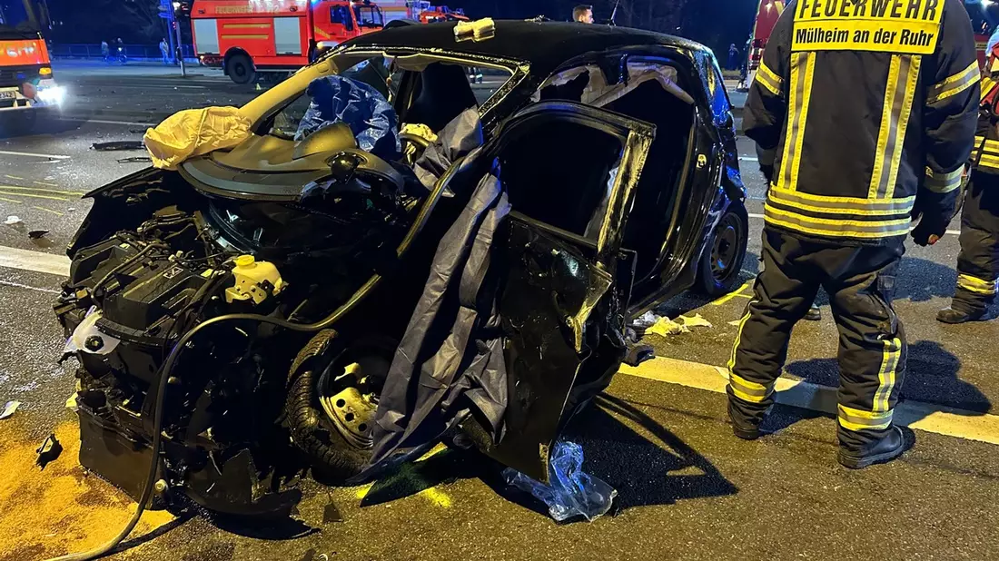 FW-MH: Schwerer Verkehrsunfall in Mülheim an der Ruhr - 5 Personen verletzt - Bild: presseportal.de
