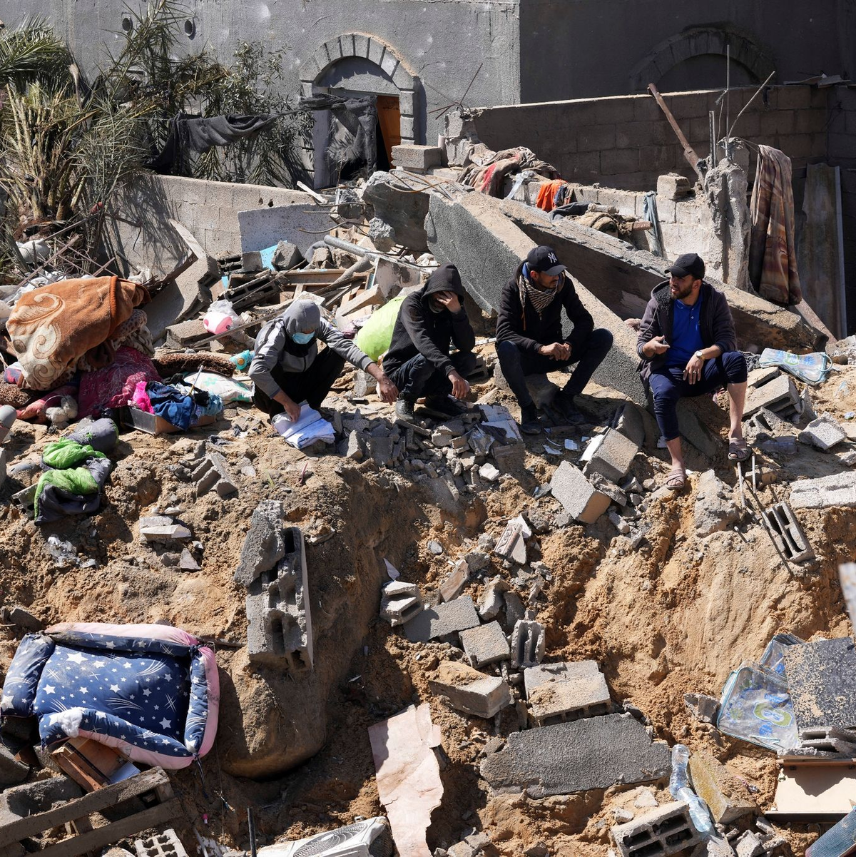 Zerstörung im Gazastreifen: Laut der von der Hamas kontrollierten Gesundheitsbehörde wurden seit Kriegsbeginn mehr als 30.000 Menschen getötet. - Foto: Adel Hana/AP/dpa