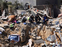 Zerstörung im Gazastreifen: Laut der von der Hamas kontrollierten Gesundheitsbehörde wurden seit Kriegsbeginn mehr als 30.000 Menschen getötet. - Foto: Adel Hana/AP/dpa