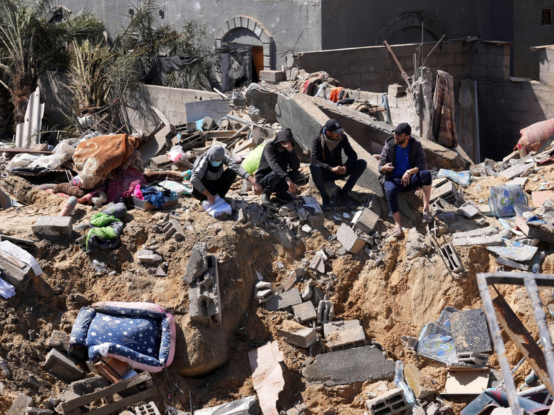 Zerstörung im Gazastreifen: Laut der von der Hamas kontrollierten Gesundheitsbehörde wurden seit Kriegsbeginn mehr als 30.000 Menschen getötet. - Foto: Adel Hana/AP/dpa