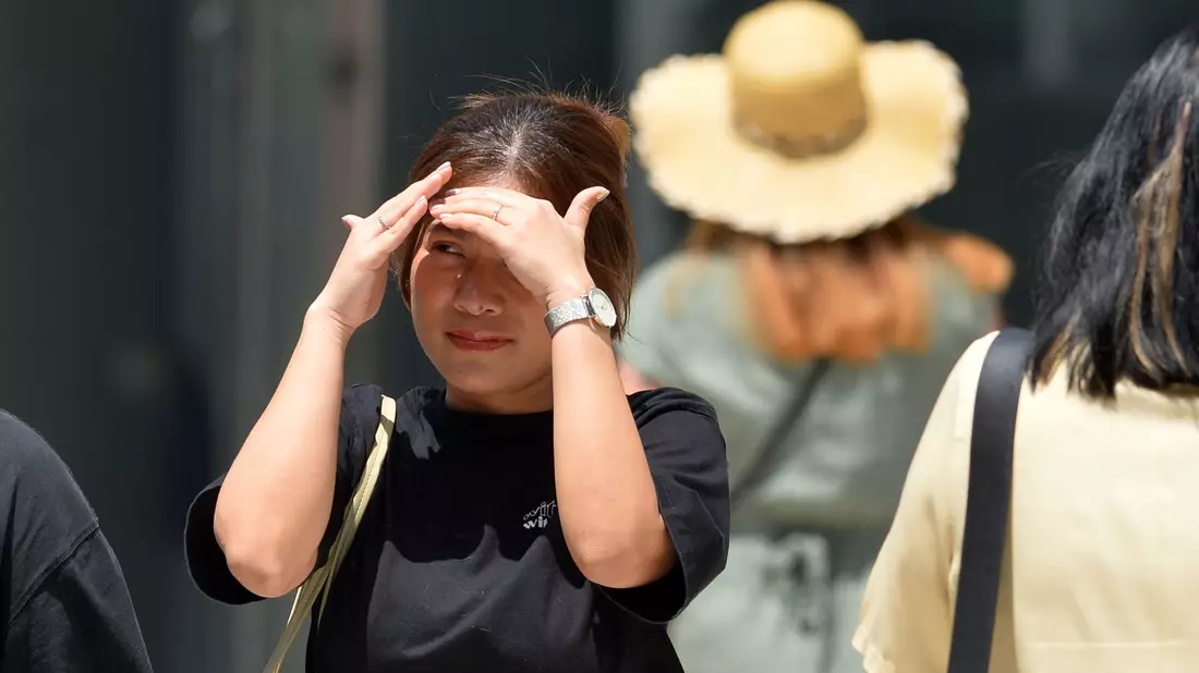 Von der Hitzewelle bsonders betroffen sind der Norden des beliebten Urlaubslandes und die Hauptstadt Bangkok. - Bild: Rachen Sageamsak/XinHua/dpa