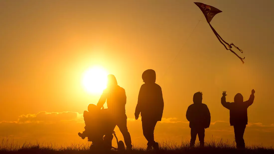 «Mehrkindfamilien müssen sich immer mehr für ihren Lebensentwurf rechtfertigen», kritisiert der Verband kinderreicher Familien Deutschland. - Bild: Christian Charisius/dpa