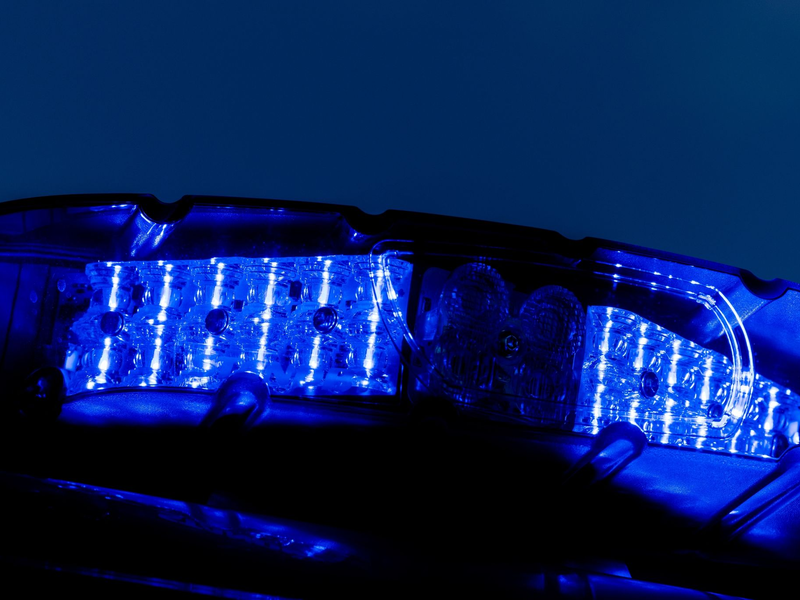 Amokalarm: Speziell ausgebildete Einsatzkräfte durchsuchten das Schulgebäude. - Foto: Rolf Vennenbernd/dpa