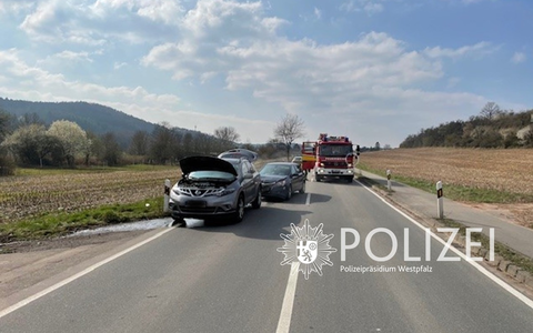 POL-PPWP: Auffahrunfall wegen Rauchentwicklung - Foto: presseportal.de