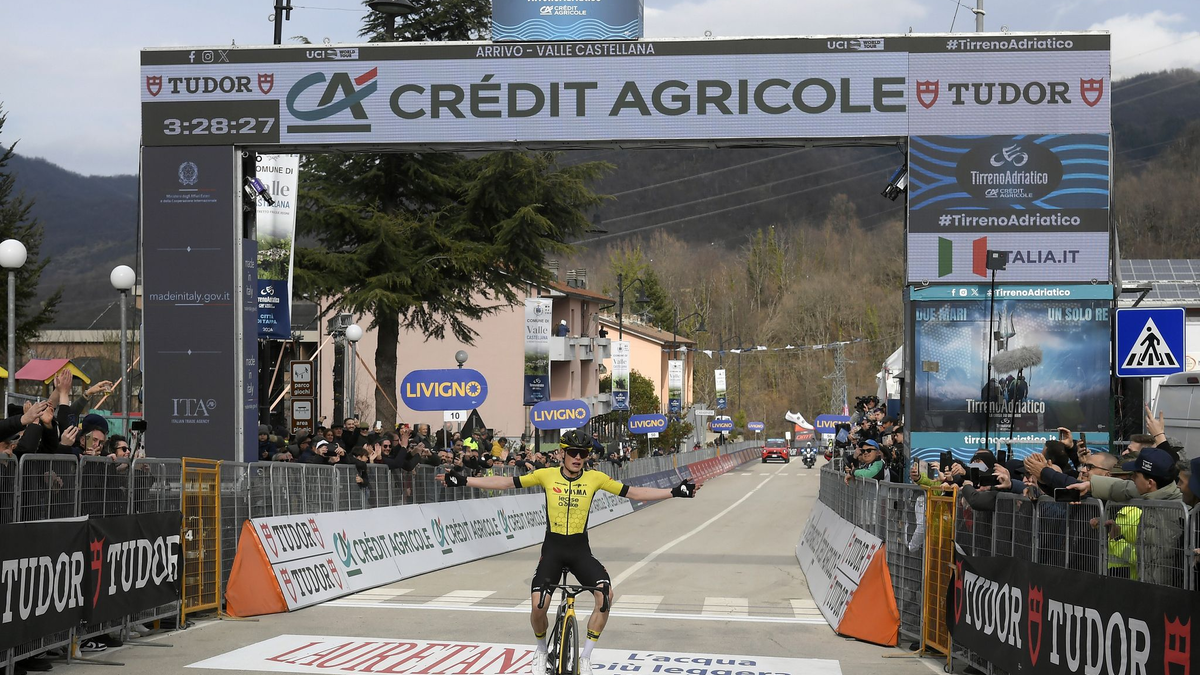 Jonas Vingegaard gewann die fünfte Etappe der Fernfahrt Tirreno-Adriatico als Solist. - Foto: Fabio Ferrari/LaPresse/AP/dpa