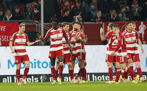 Die Fortuna rückt durch den Sieg im direkten Duell bis auf einen Punkt an den HSV heran. - Foto: Roland Weihrauch/dpa