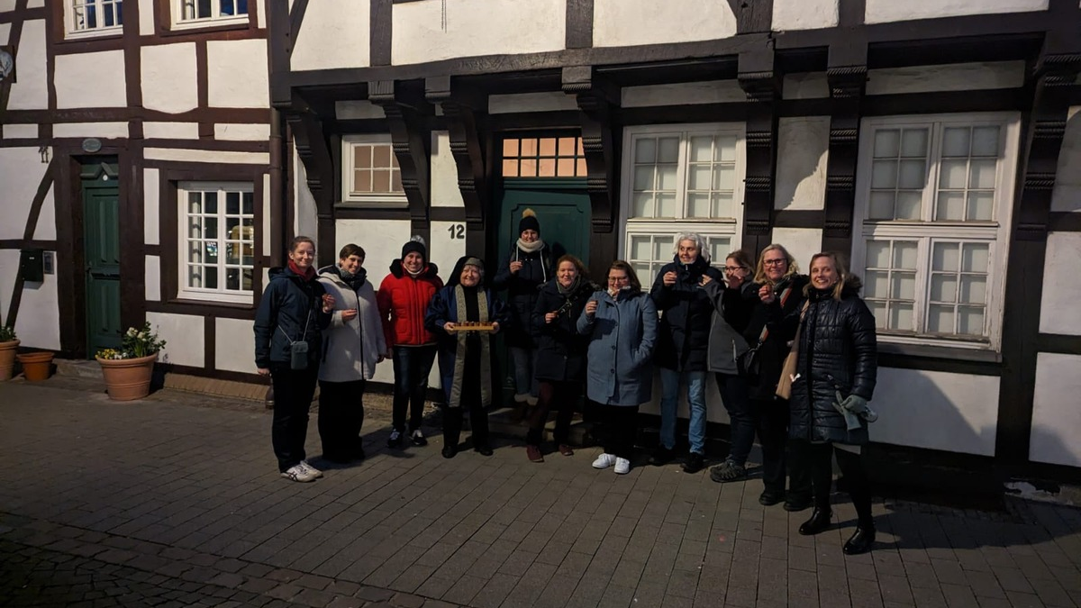 FW-WRN: Ein Dankeschön an die Partnerinnen vom LZ1 - Foto: presseportal.de