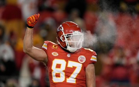 Rund um die Partie am 13. Januar mussten Dutzende Leute wegen Erfrierungen behandelt werden. - Foto: Charlie Riedel/AP/dpa
