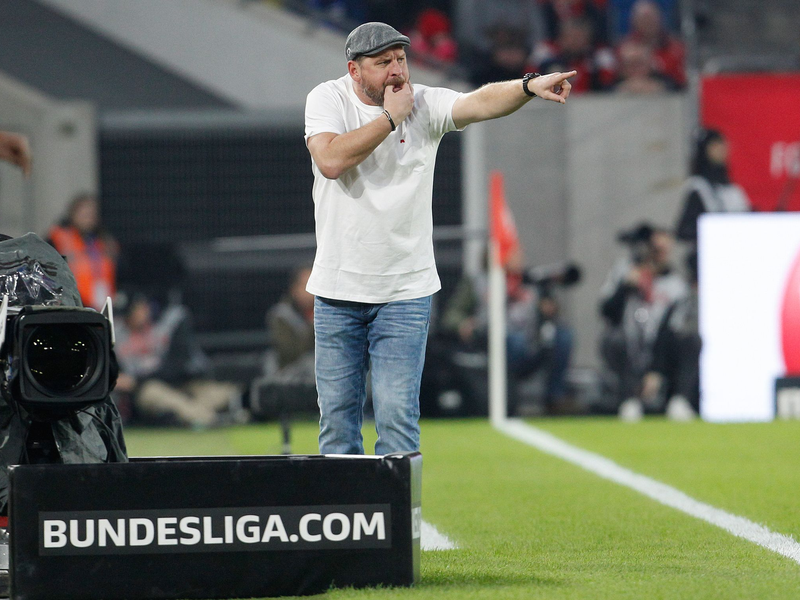 Von zu großem Druck, endlich aufsteigen zu müssen, will Steffen Baumgart nichts wissen. - Foto: Roland Weihrauch/dpa