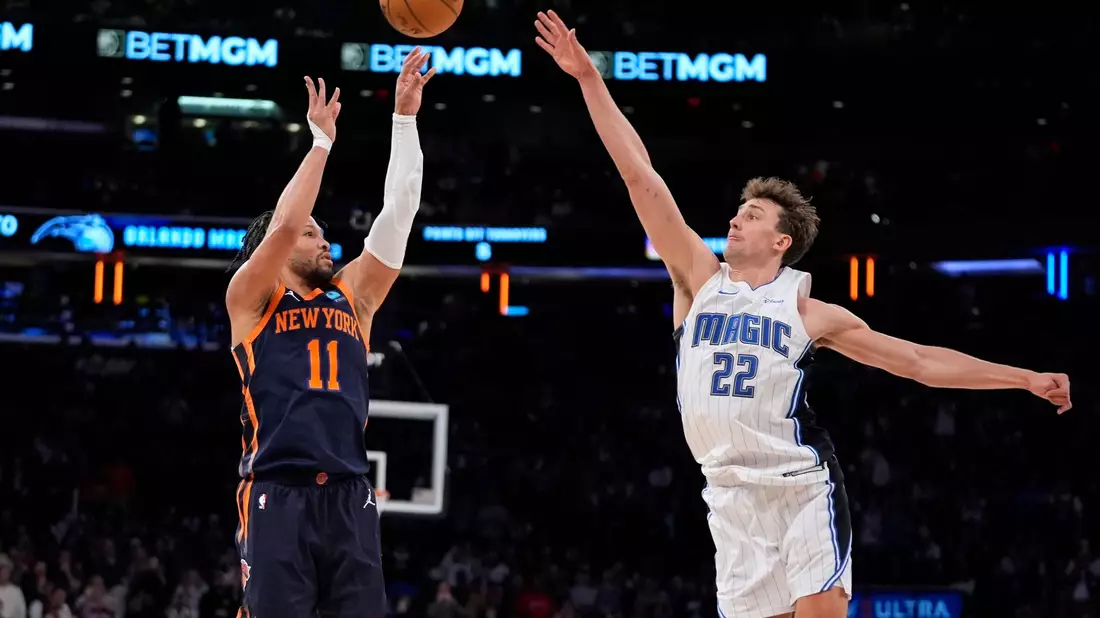 Franz Wagner (r) kann den Wurf von Jalen Brunson nicht verhindern. - Bild: Frank Franklin II/AP/dpa