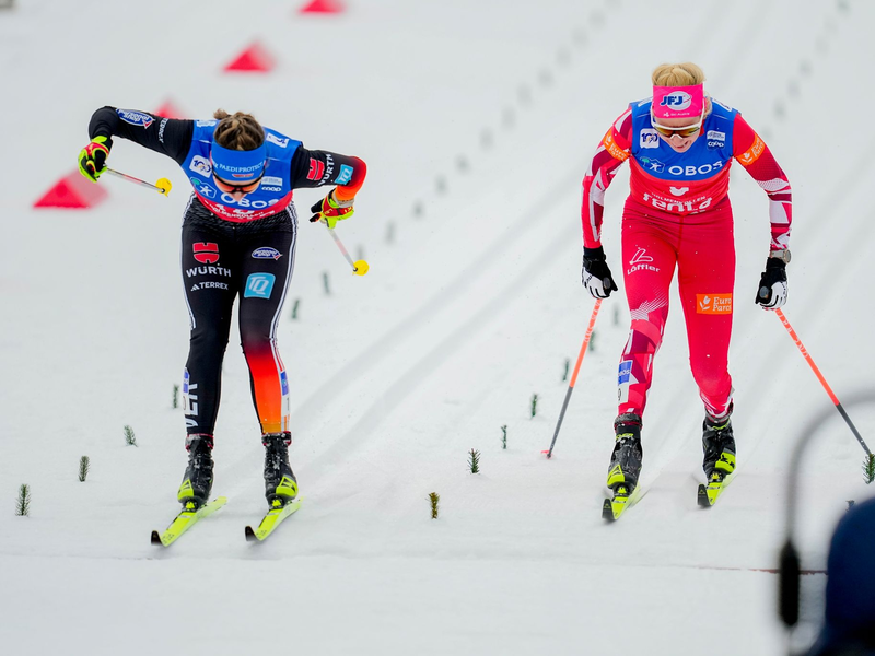 Katharina Hennig (l) bei der Zieleinfahrt. - Foto: Beate Oma Dahle/NTB/dpa