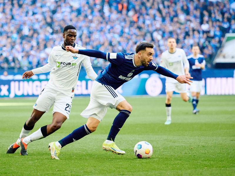 Nun muss er sogar vor dem Saisonende seinen Posten räumen.  - Foto: Bernd Thissen/dpa